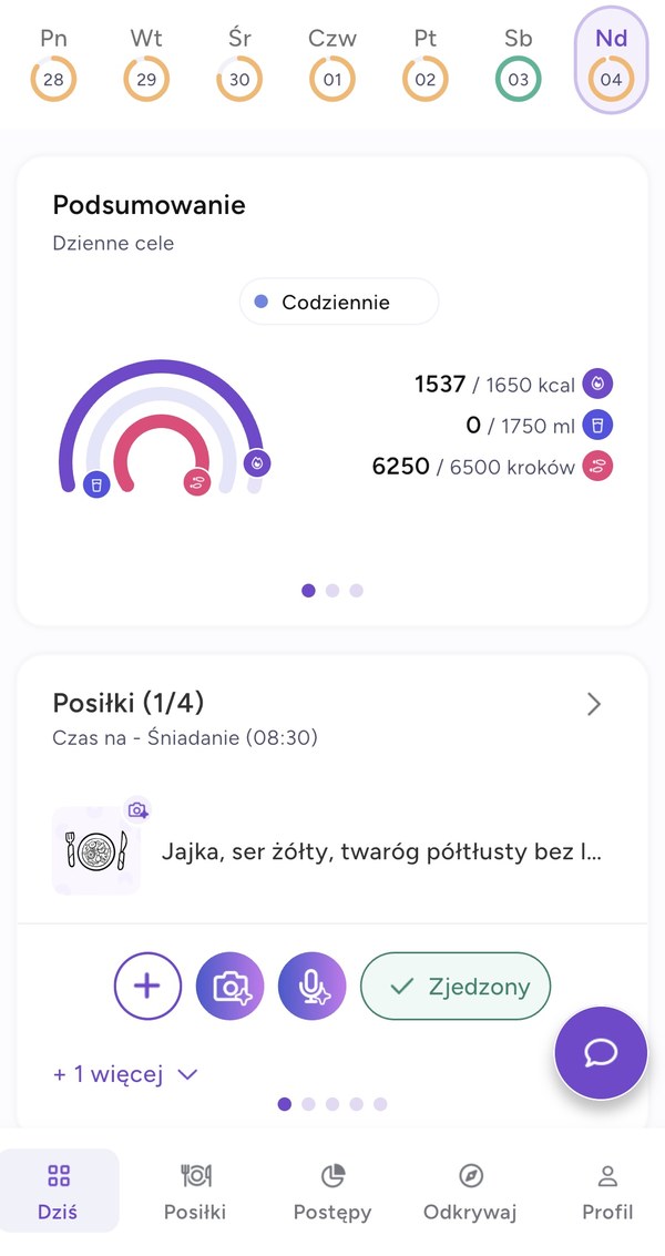 Ekran aplikacji: podsumowanie dnia z kaloriami, wodą i krokami oraz lista posiłków